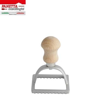 STAMPO TAGLIAPASTA QUADRO 4,8 CM MANICO LEGNO PANETTA